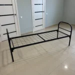 Одноярусная металлическая кровать, усиленная перекладина, вид сбоку