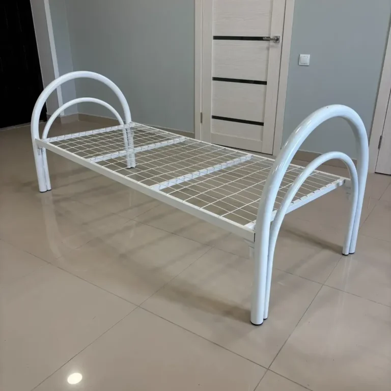 Кровать металлическая 800×1900 мм белая, вид под углом