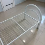 Металлическая кровать 800×1900 мм белая, крупный план спинки