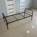 Одноярусная металлическая кровать 900×1900 мм, вид под углом