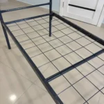 Металлическая кровать двухъярусная 700×1900 мм, нижний ярус крупным планом