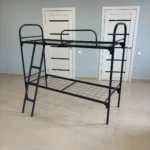 Кровать двухъярусная металлическая 700×1900 мм с лестницей, вид под углом