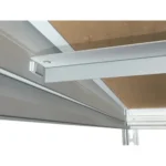 Установленная стяжка МС-Т между балками металлического стеллажа