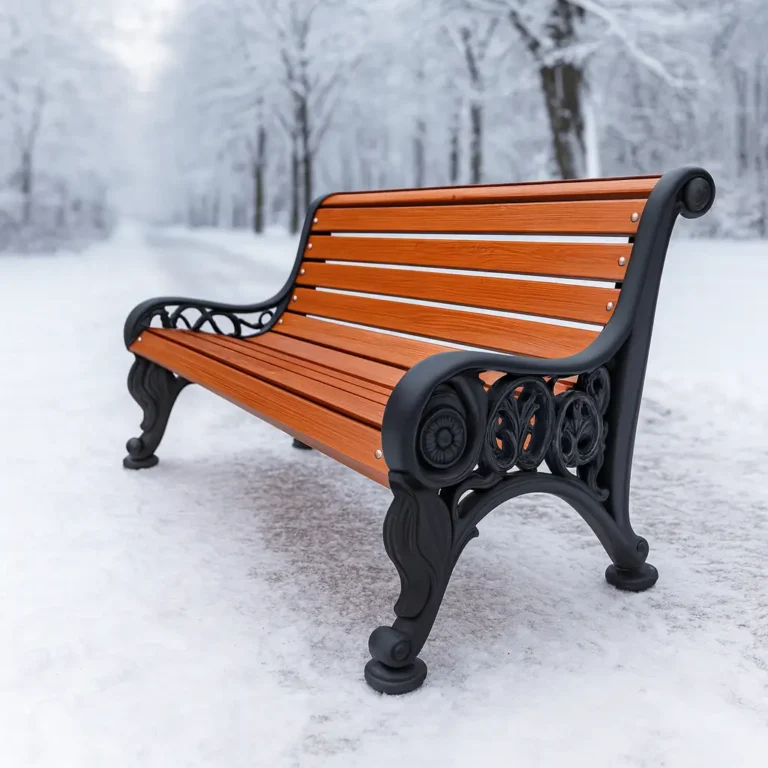 Уличная чугунная скамейка Парковая с деревянными рейками — установка в парке