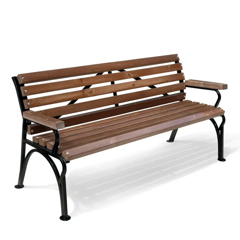 Скамейка Классика с подлокотниками — общий вид на белом фоне