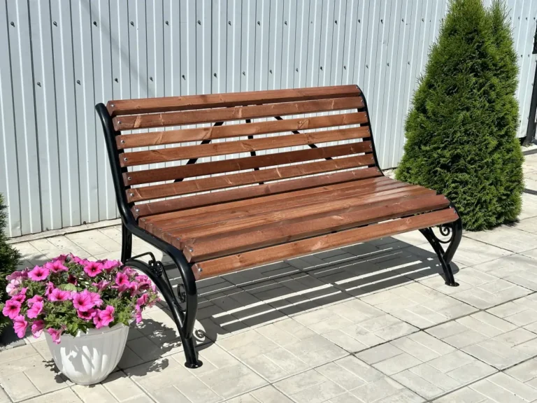 Уличная скамейка Комфорт на площадке
