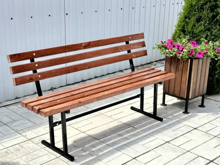 Уличная скамейка СП со спинкой на площадке