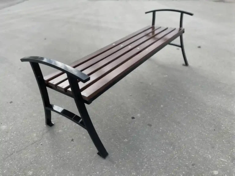 Скамейка Вояж — вид сверху, деревянные ламели и металлический каркас