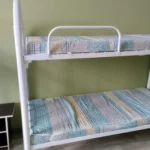 Матрас ППУ 700×1900×100 мм на двухъярусной металлической кровати