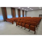Оранжевые кресла Этюд-М установленные рядами в зале