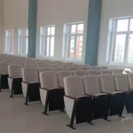 Светлые кресла Соло в зрительном зале